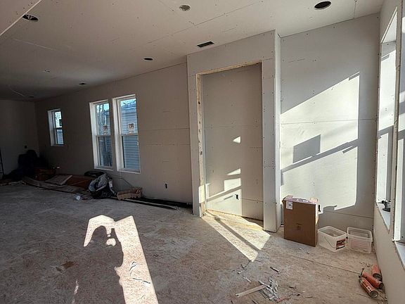 5th image of 1440 S 32nd St