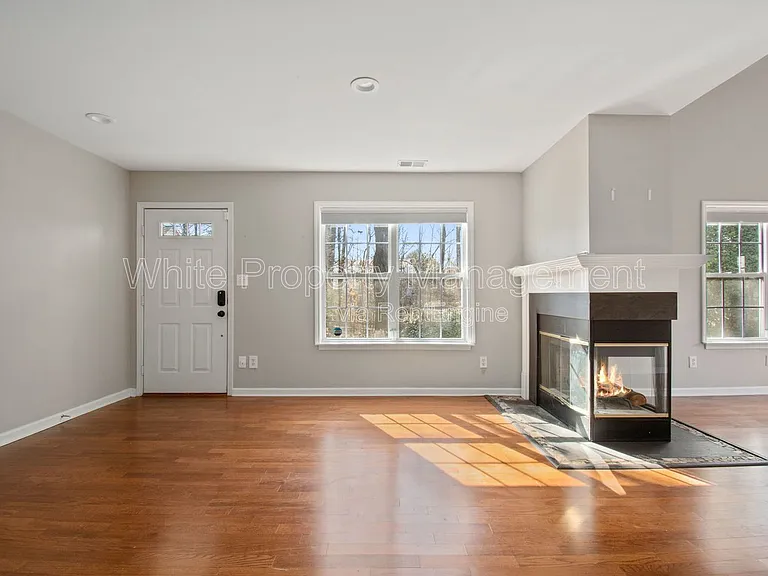 8401 Southgate Commons Dr — Photo 3