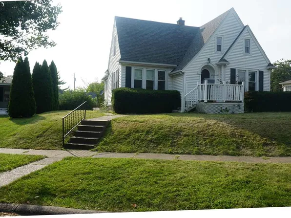 610 Fairview Ave, Muscatine, IA 52761