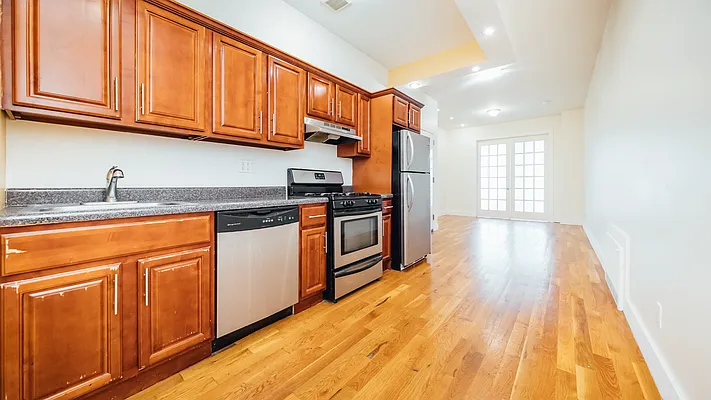 Rented by Nooklyn NYC LLC | media 13