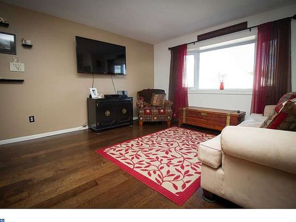 4th image of 8543 Ridgeway St