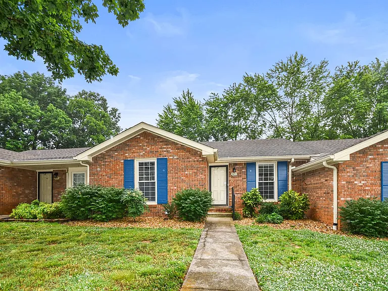 3072 Woody Ln — Photo 1