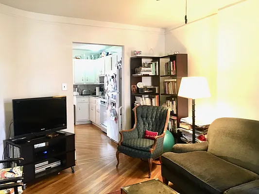 Rented by Realty Collective | media 10