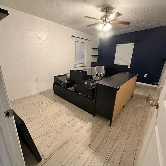1707 W Comanche Ave — Photo 4