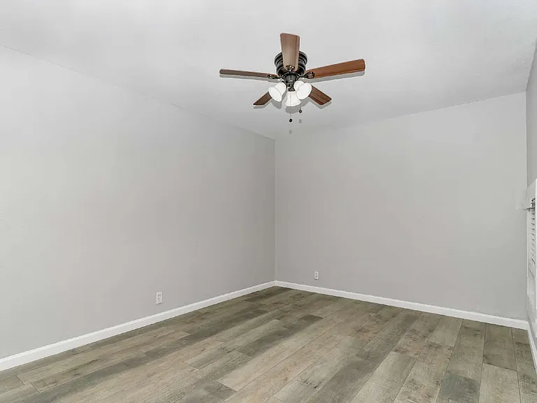 122 Ramsey St — Photo 17