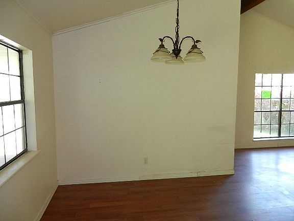 2nd image of 4816 Bragg St