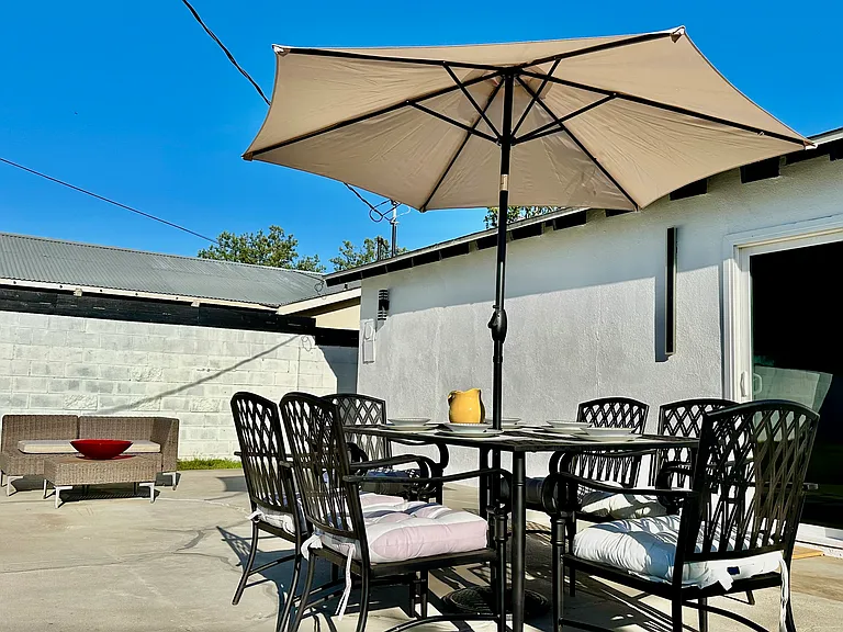 23357 Bassett St — Photo 8