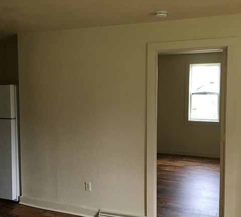 4th image of 1024 W Washington Ave APT 3