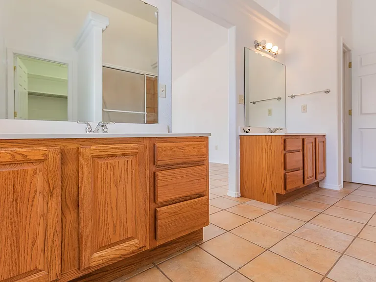 2400 Saguaro Loop — Photo 23