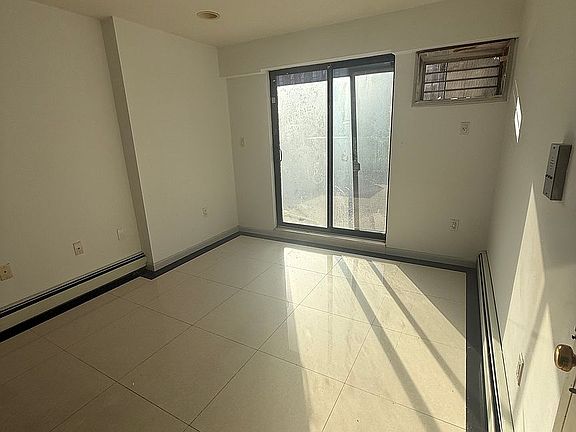 3rd image of 16310 89th Ave APT 3