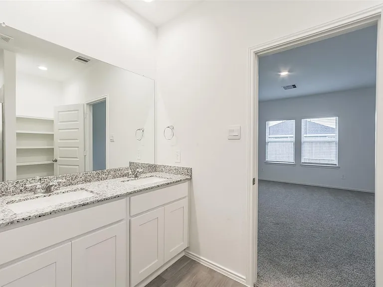 2209 Laurel Bloom Ln — Photo 13