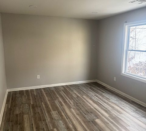 3rd image of 33 Cliff St Floor 2