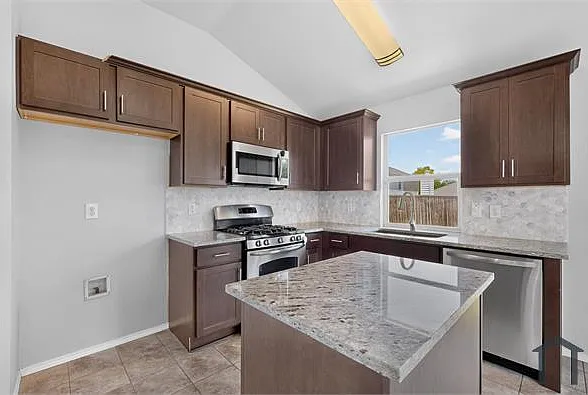 9012 Boone Dr — Photo 10