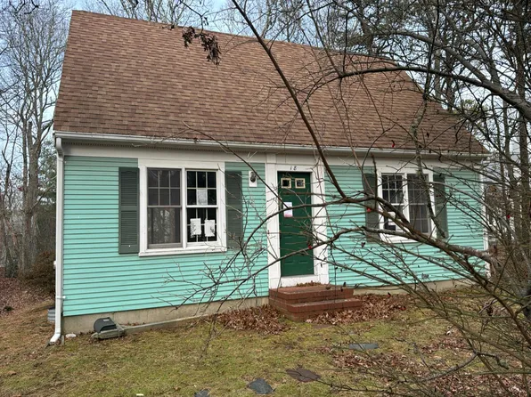 18 Anthony Dr, Hyannis, MA 02601