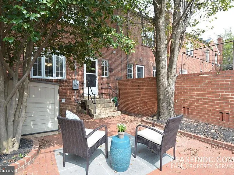 704 Devon Pl — Photo 31