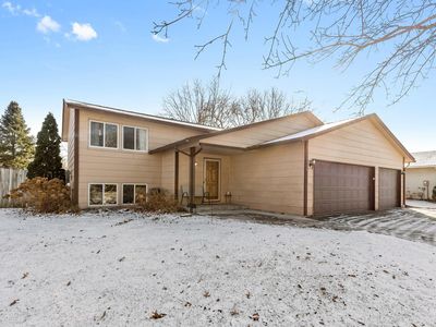 1375 Granite Ln N, Oakdale, MN, 55128