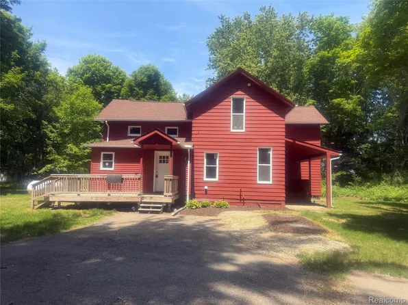 8566 Fostoria Rd, Fostoria, MI 48435