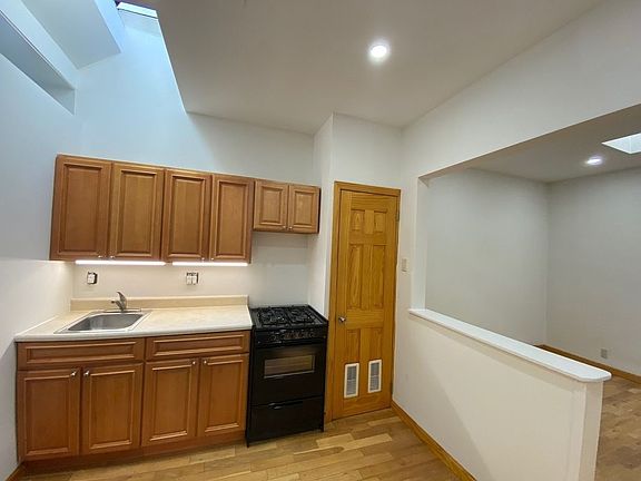 3rd image of 846 Saint Johns Pl #2B