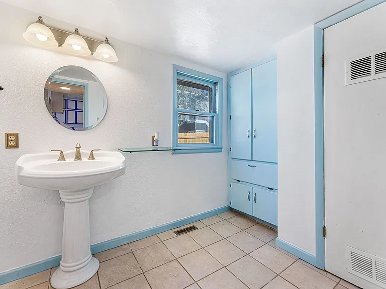 504 E Baseline Rd — Photo 21
