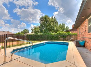 1506 Glenwood Dr, Moore, OK 73160