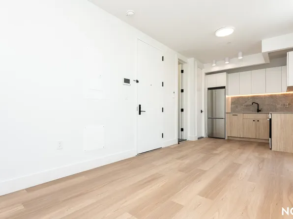 589 Knickerbocker Avenue image 7 of 15