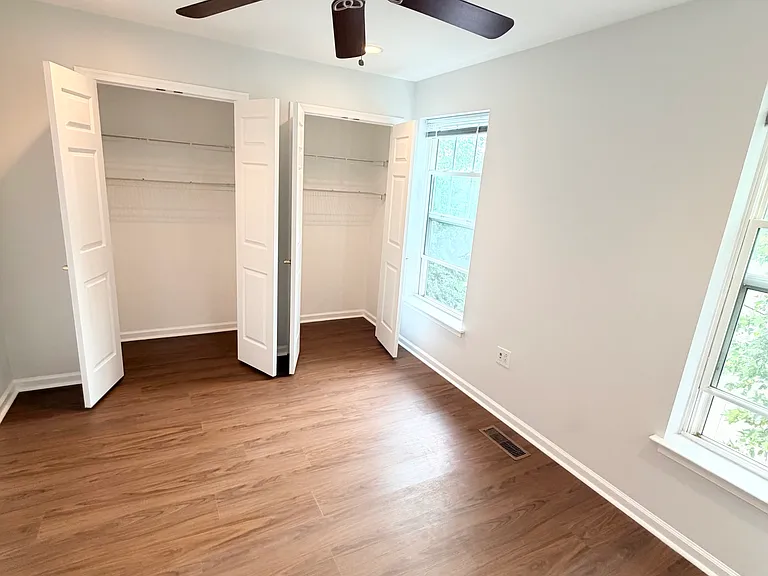 1318 Bainbridge St — Photo 8