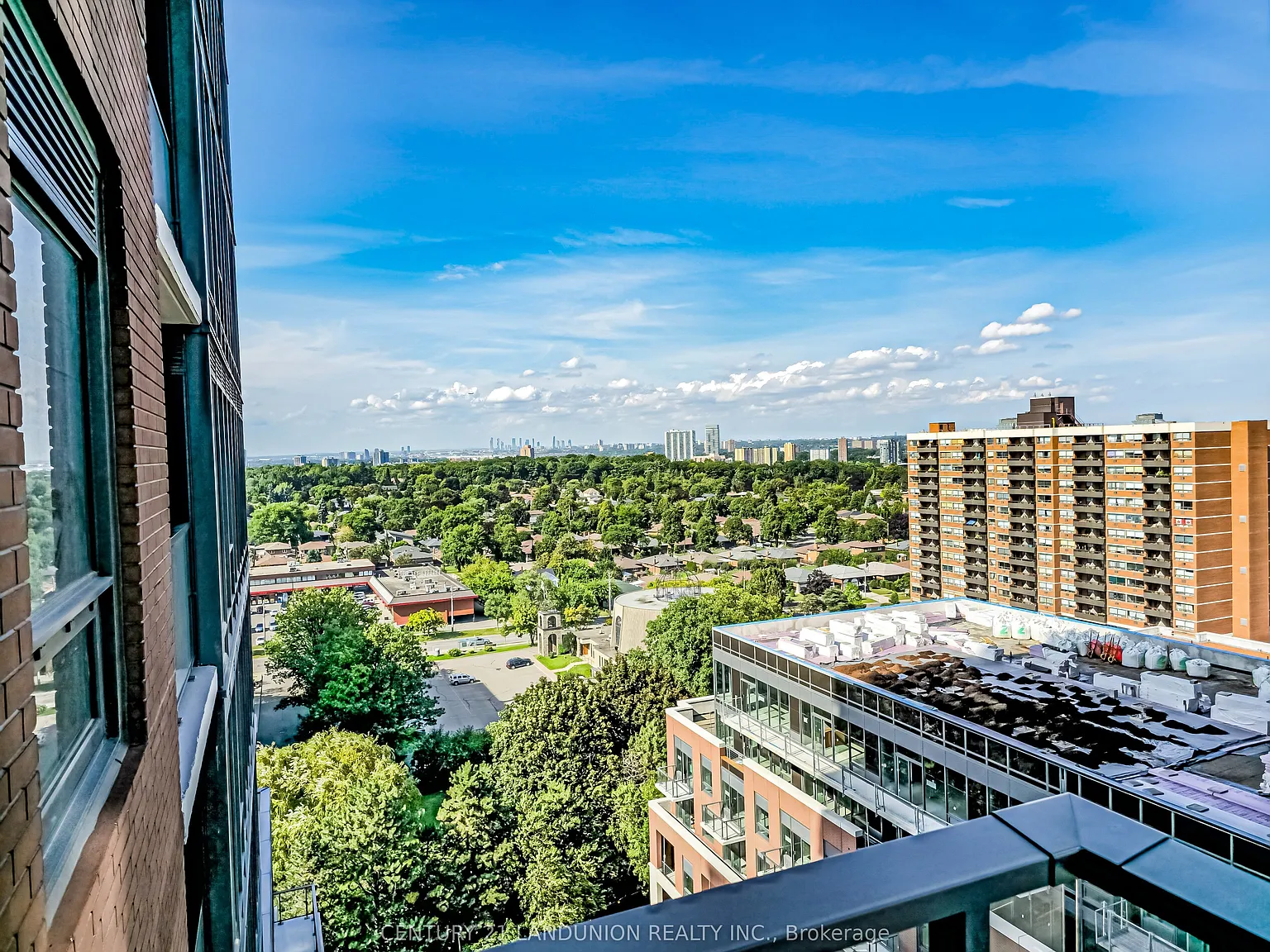 Notting Hill Condos — Photo 2