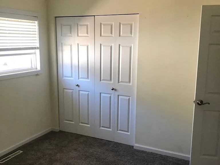 1706 Crescent Dr — Photo 3