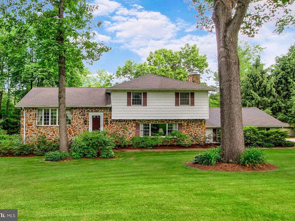 1st image of 295 Brookwood Dr N