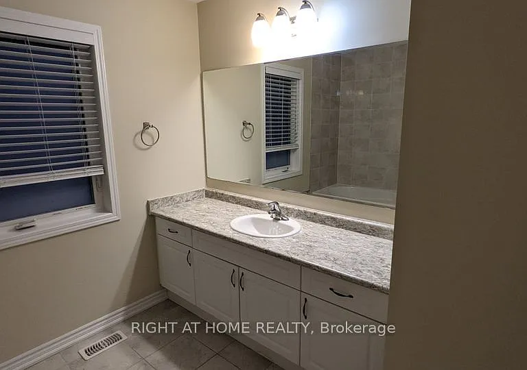 686 Laking Ter — Photo 21