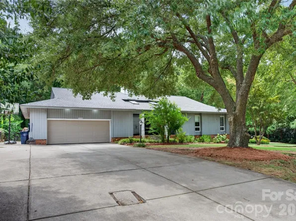 19330 Yachtman Dr, Cornelius, NC 28031