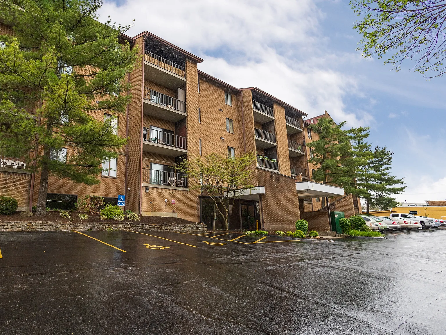 3004 Glenmore Ave — Photo 2