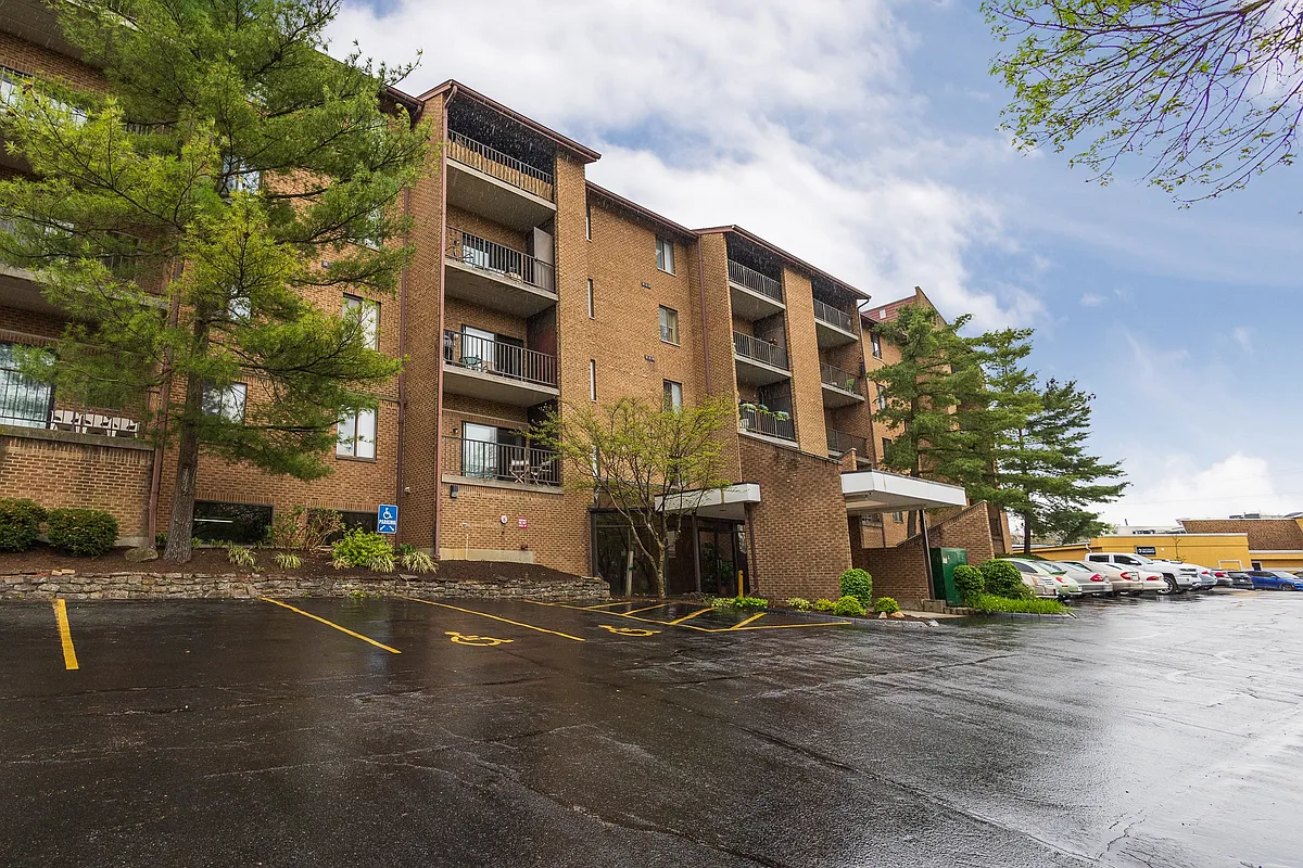 Building Photo - 3004 Glenmore Ave #104