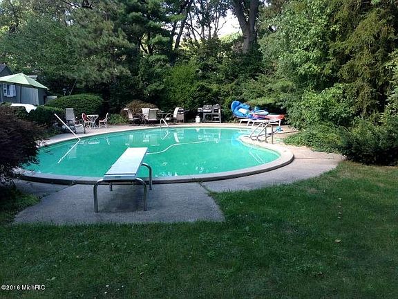 5th image of 2372 Westwood St