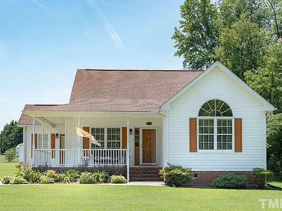 3rd image of 225 Meadow Hts
