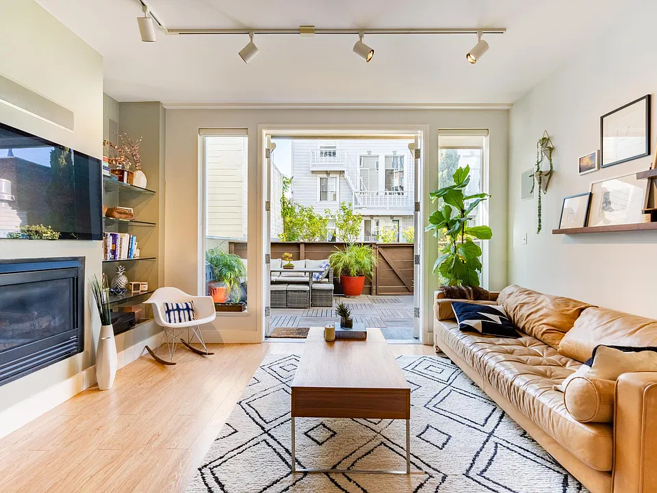 566 S Van Ness Ave #1