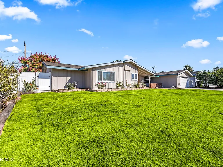 1217 Coventry Dr — Photo 37