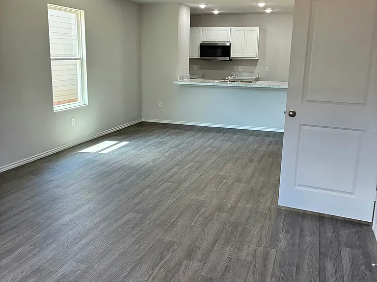 207 Polasek Dr — Photo 10