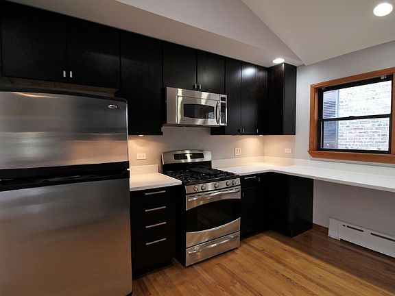 3rd image of 2137 W Superior St #2