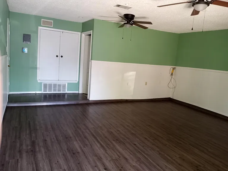 8402 Roan Ln — Photo 17