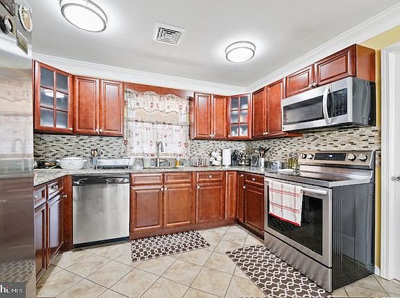4th image of 7 Boxwood Ln