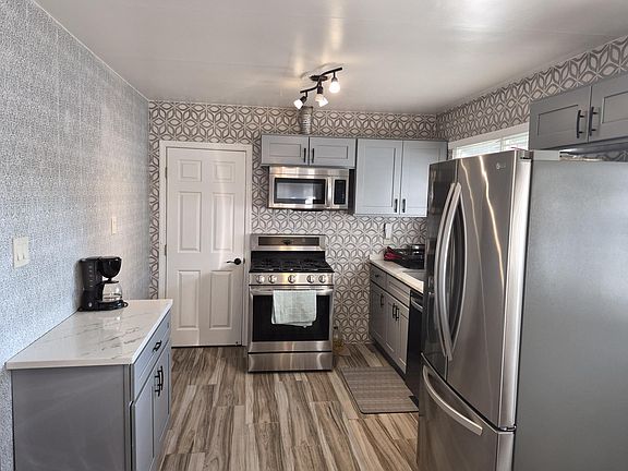 3rd image of 833 Lambert Ave