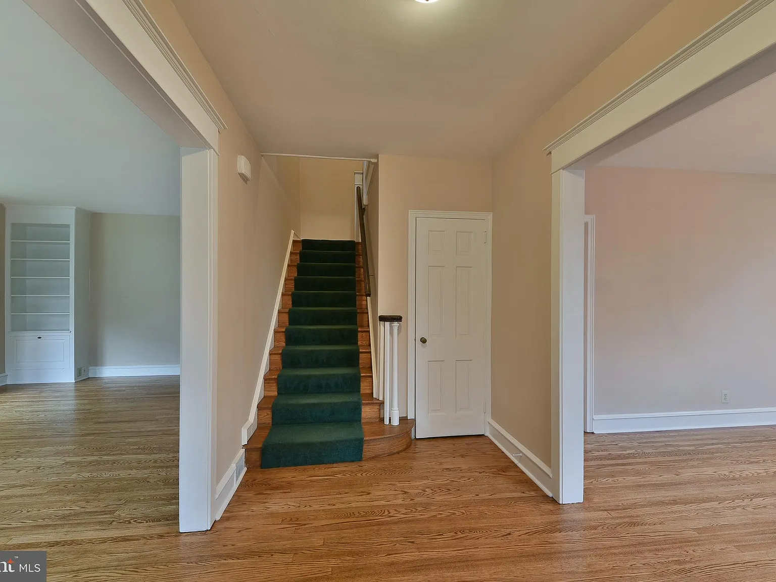 3 bed, 1.5 bath, 1562 sqft, $2,950 — Photo 4