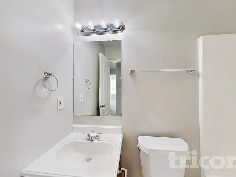 106 Newport Dr — Photo 16