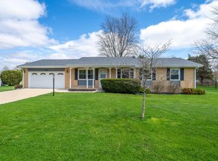 5563 S Greenland Dr, Rochelle, IL 61068