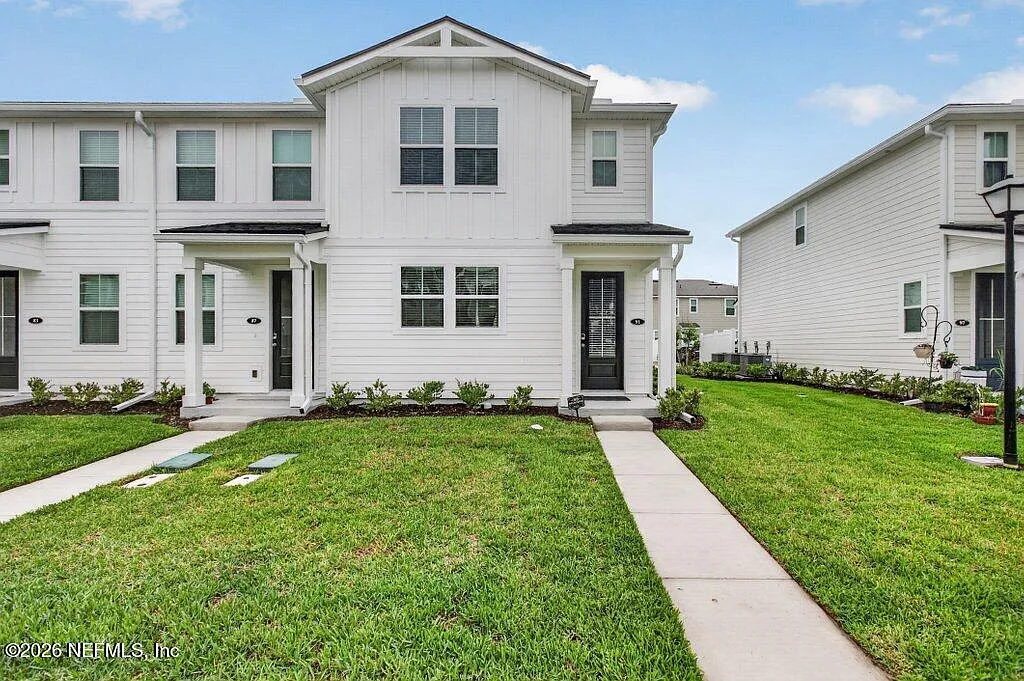 3 bed, 2.5 bath, 1289 sqft, $2,150 — Photo 3