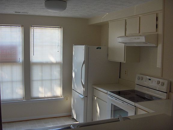 3rd image of 1413 Medinah Ct #44