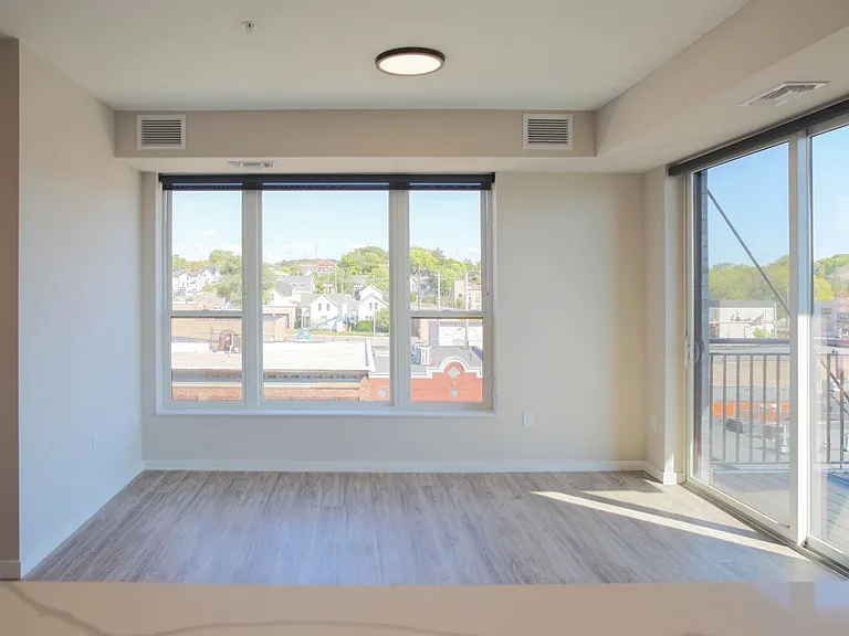 B7 Flats — Photo 132