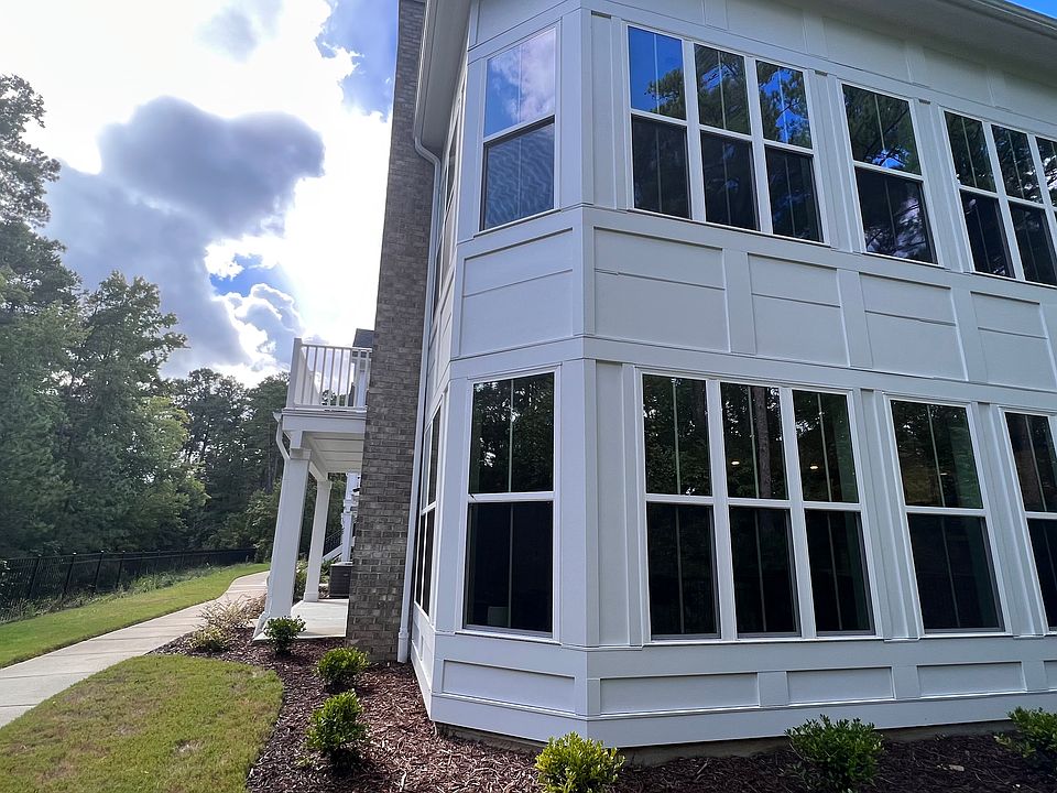 Corner unit with widows surrounded the house