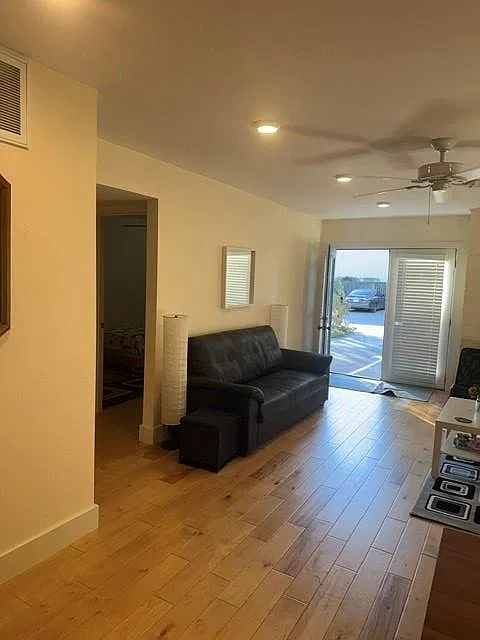 2 bed, 2.0 bath, 915 sqft, $1,800 — Photo 3